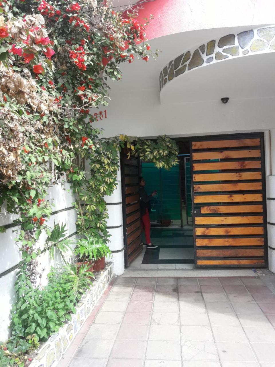 Chile Pepper Hostel Santiago Exterior photo